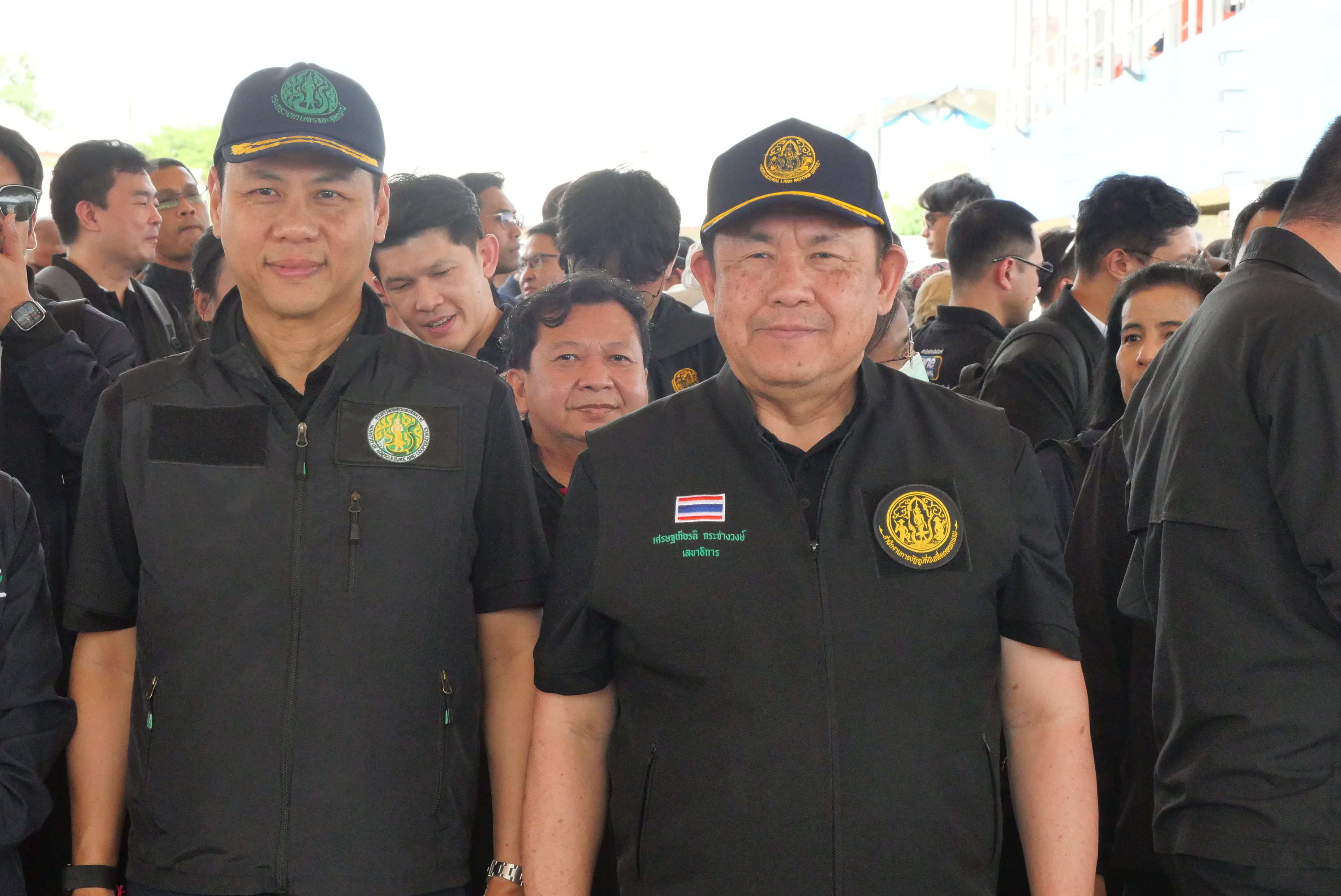 title - เลขาธิการ ส.ป.ก. พร้อมคณะ ร่วมลงพื้นที่กับคณะนายกรัฐมนตรี ติดตามการบริหารจัดการน้ำ เพิ่มศักยภาพระบายน้ำ ลดเสี่ยงน้ำท่วมหาดใหญ่ 